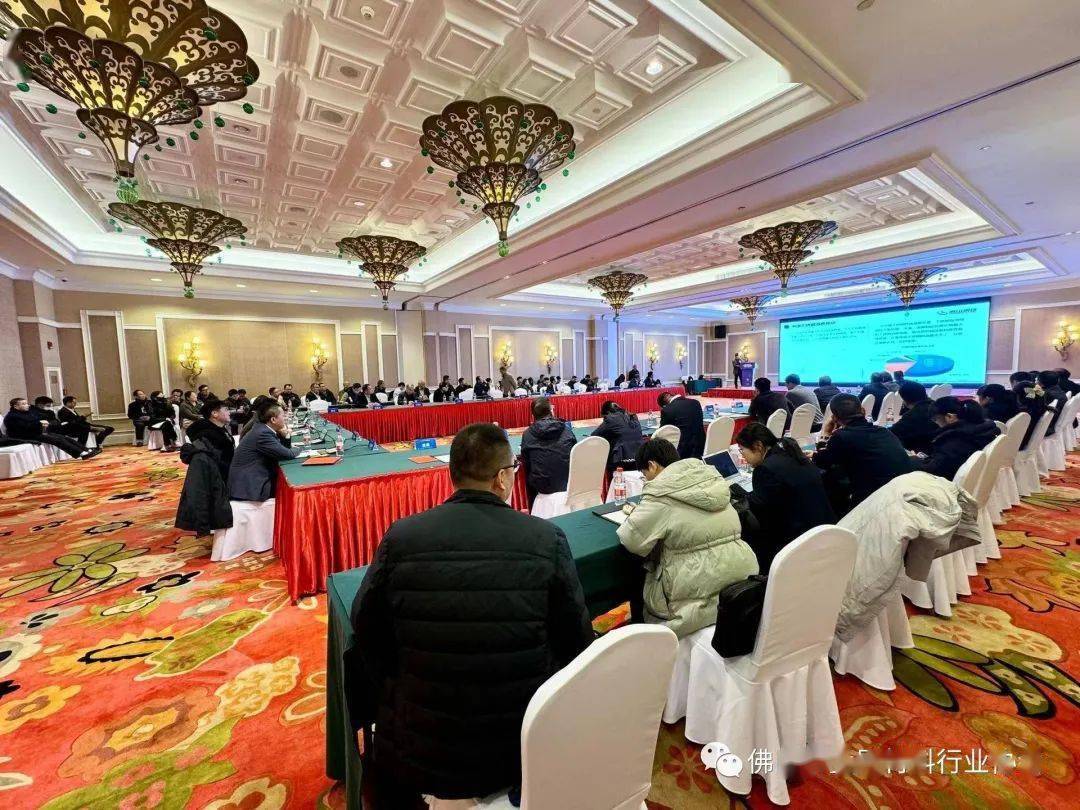 雙峰水電工精英匯聚展會(huì) 皓月與炫彩閃耀會(huì)議現(xiàn)場